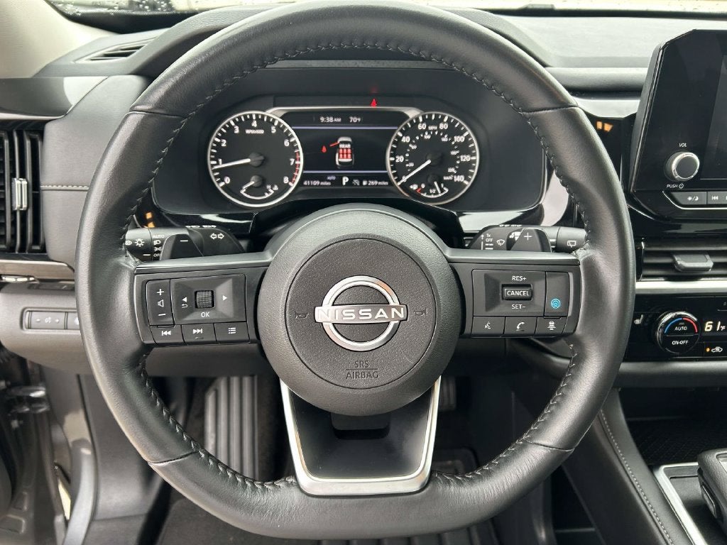 2025 Nissan Pathfinder SV