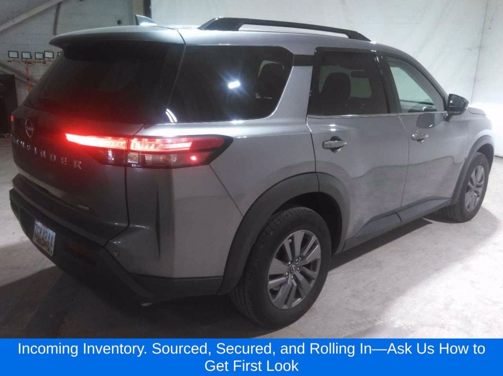 2025 Nissan Pathfinder SV