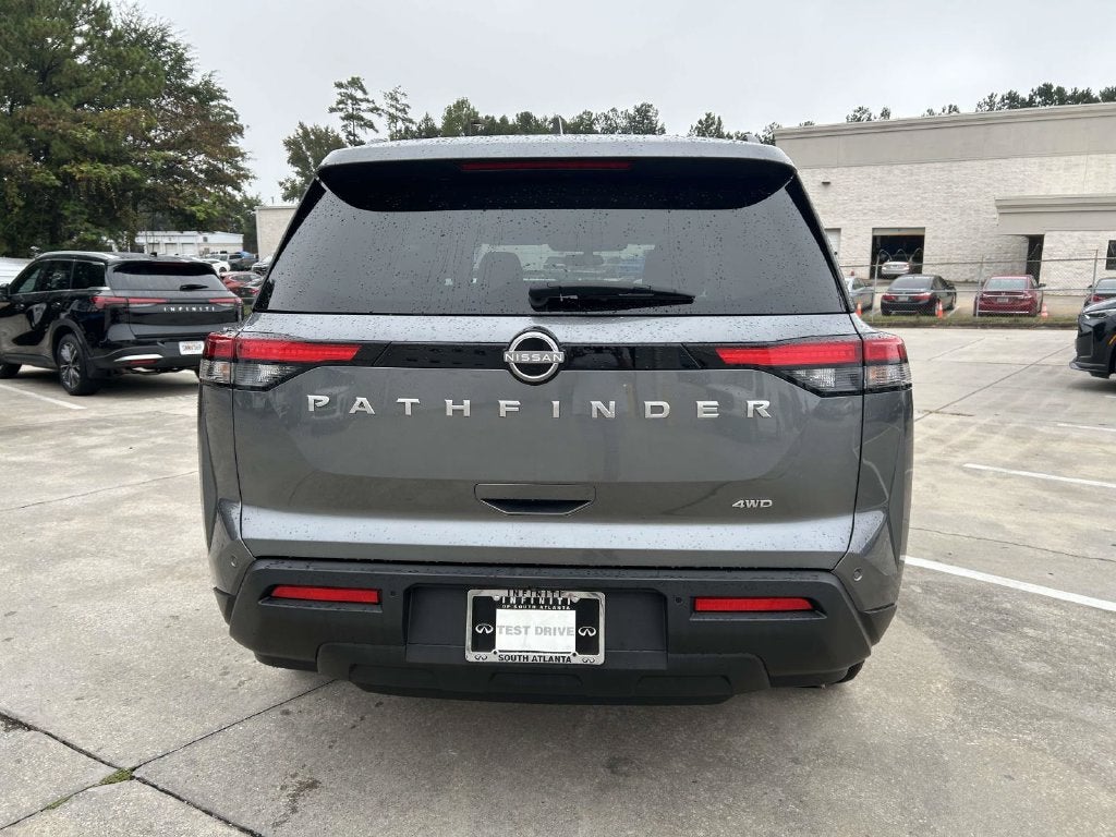 2025 Nissan Pathfinder SV