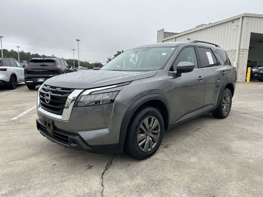 2025 Nissan Pathfinder SV