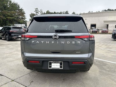 2025 Nissan Pathfinder SV