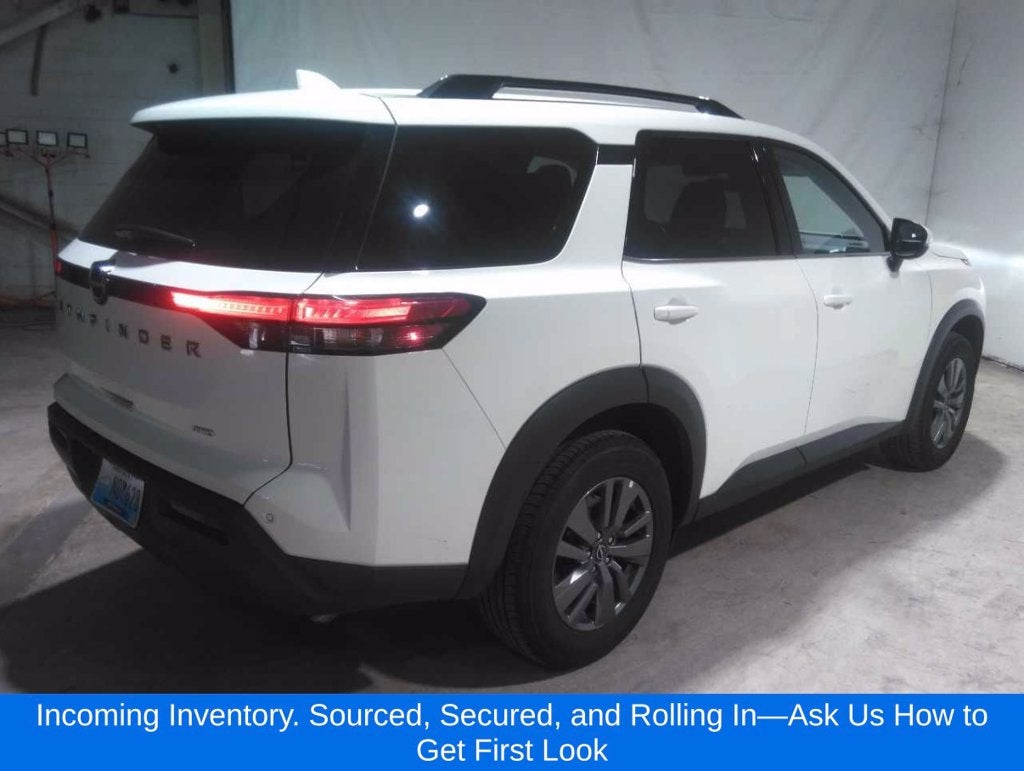 2025 Nissan Pathfinder SV