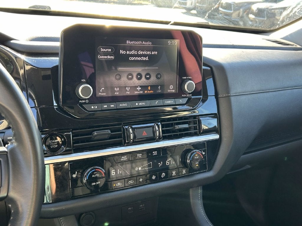 2025 Nissan Pathfinder SV