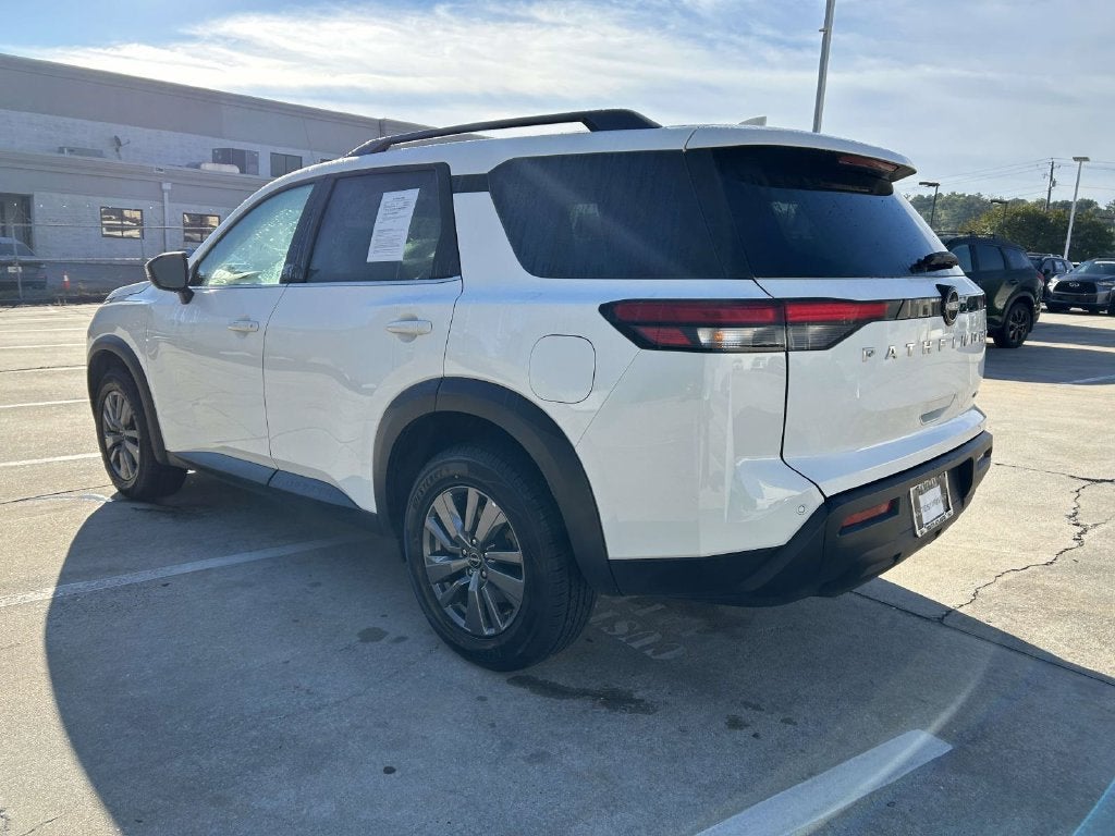 2025 Nissan Pathfinder SV