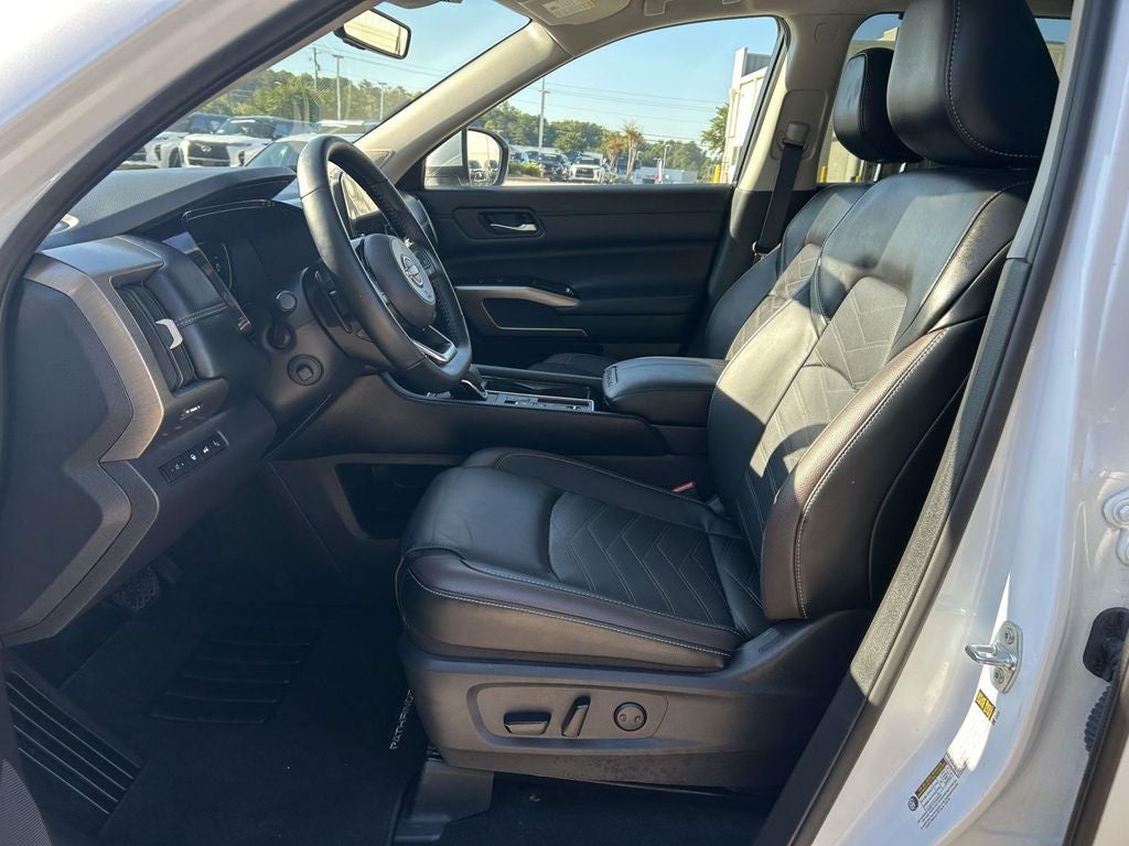 2025 Nissan Pathfinder Platinum