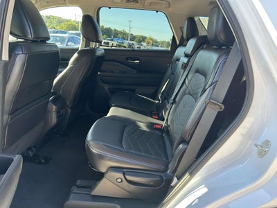 2025 Nissan Pathfinder Platinum